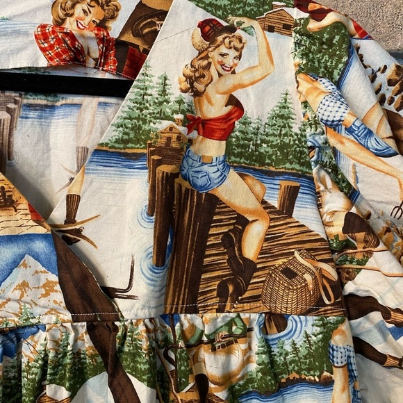 Women’s Alexander Henry Vintage Novelty Pin Up Girls The Great Outdoors Top M/L - Picture 12 of 15
